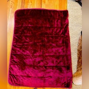 Maroon weighted blanket 15lbs
